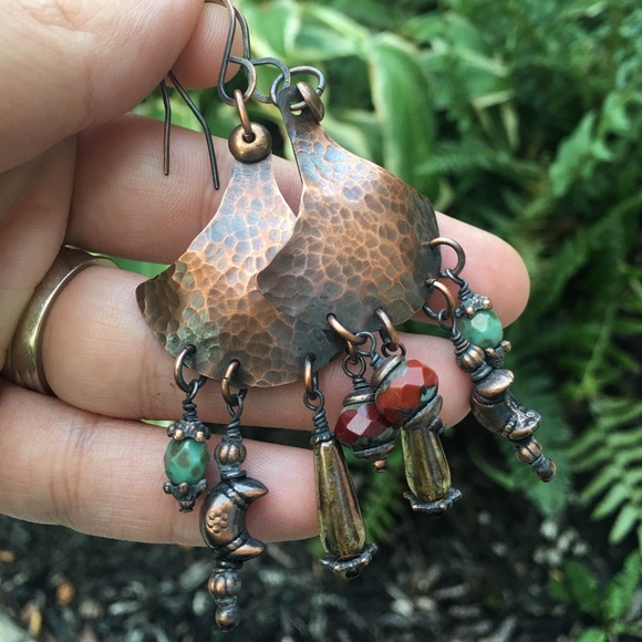 Hammered copper Czech glass bead dangle earrings - Picture 2 of 5